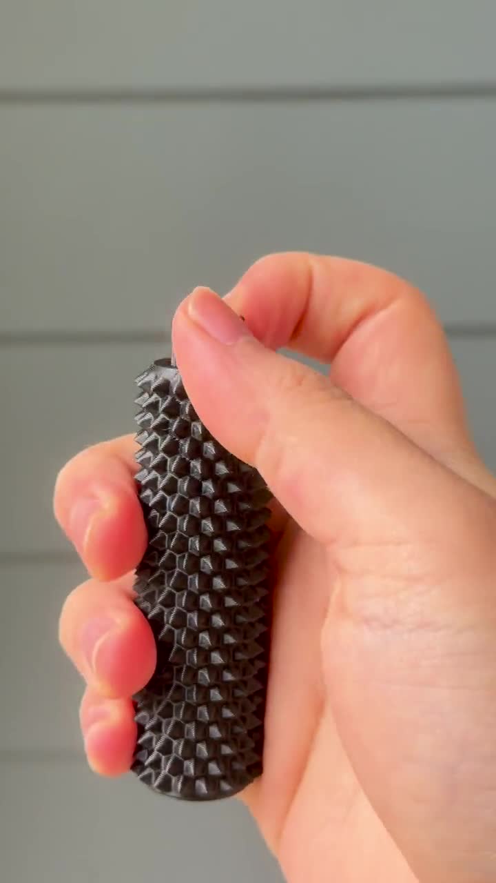 Juguete estimulante con pinchos y clics: herramienta antiestrés para aumentar la concentración, para el TDAH y más video poster