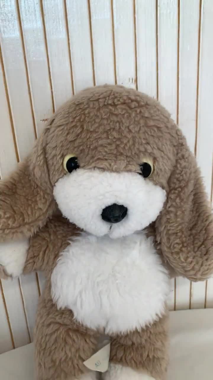 垂れ耳のヴィンテージ犬用ぬいぐるみ、ライトブラウンとホワイト