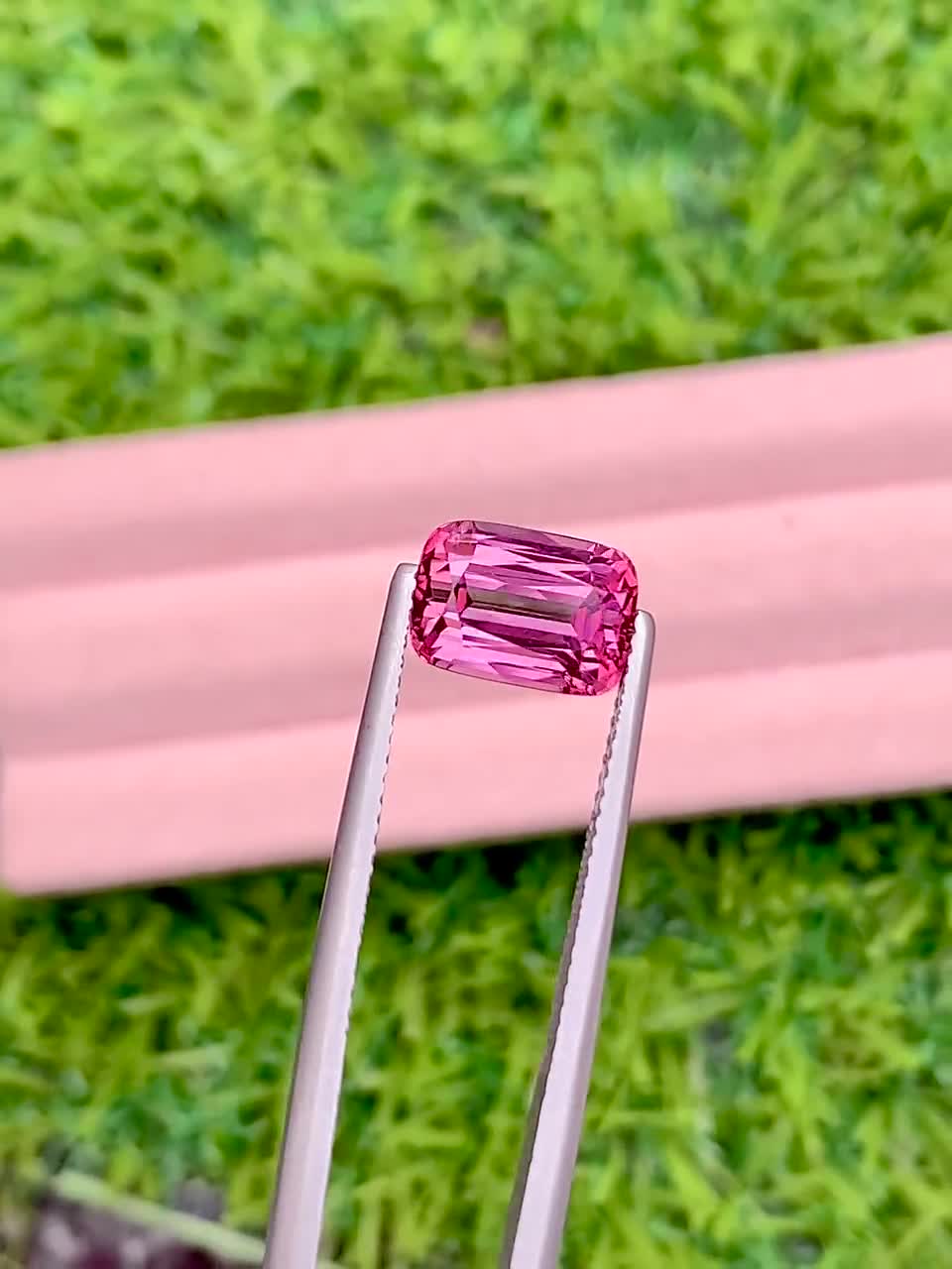 3.40 CT 赤みがかったピンクトルマリン宝石：クッションカット