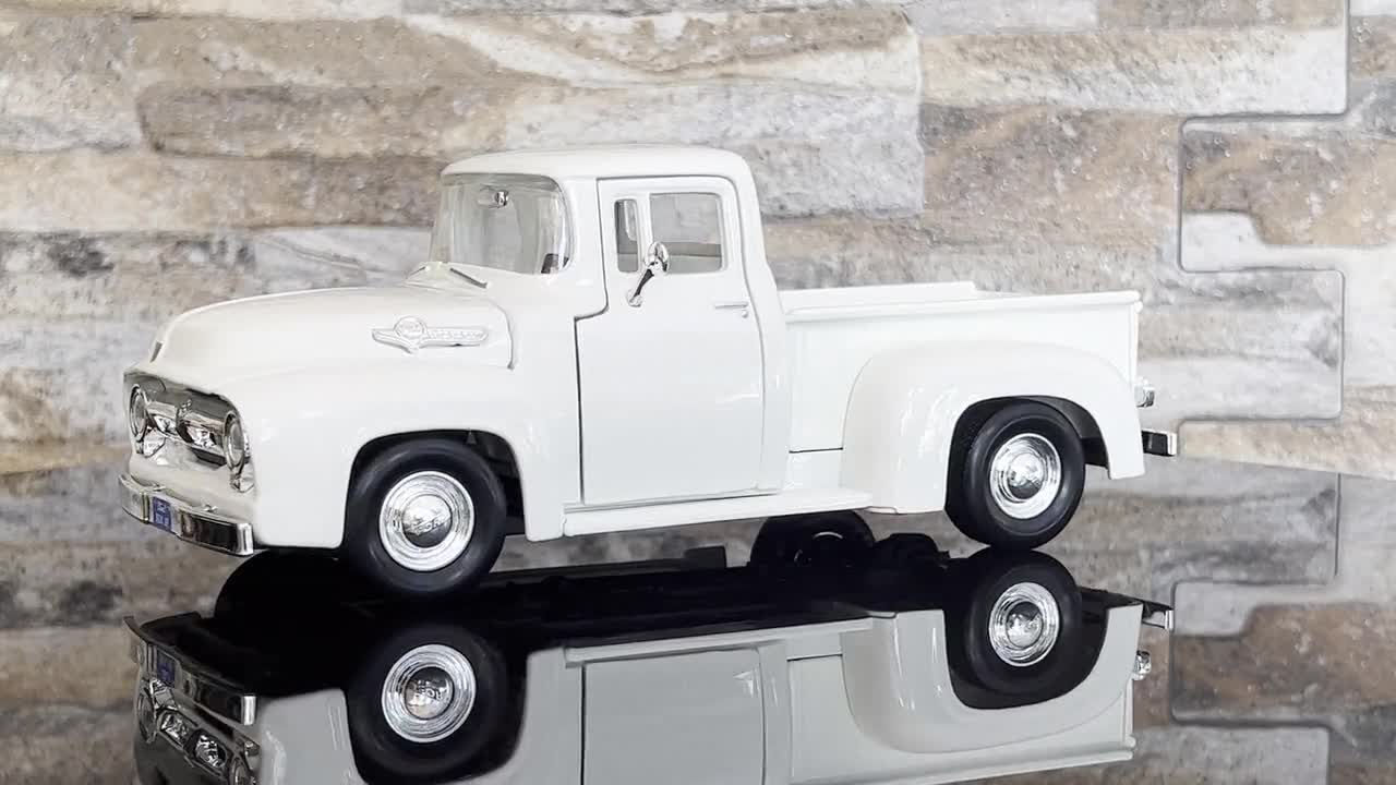 1956 フォード F-100 ピックアップ ウィズ　ガスポンプ 1956 フォード F-100 ピックアップ ウィズ ガスポンプ 【公式通販】