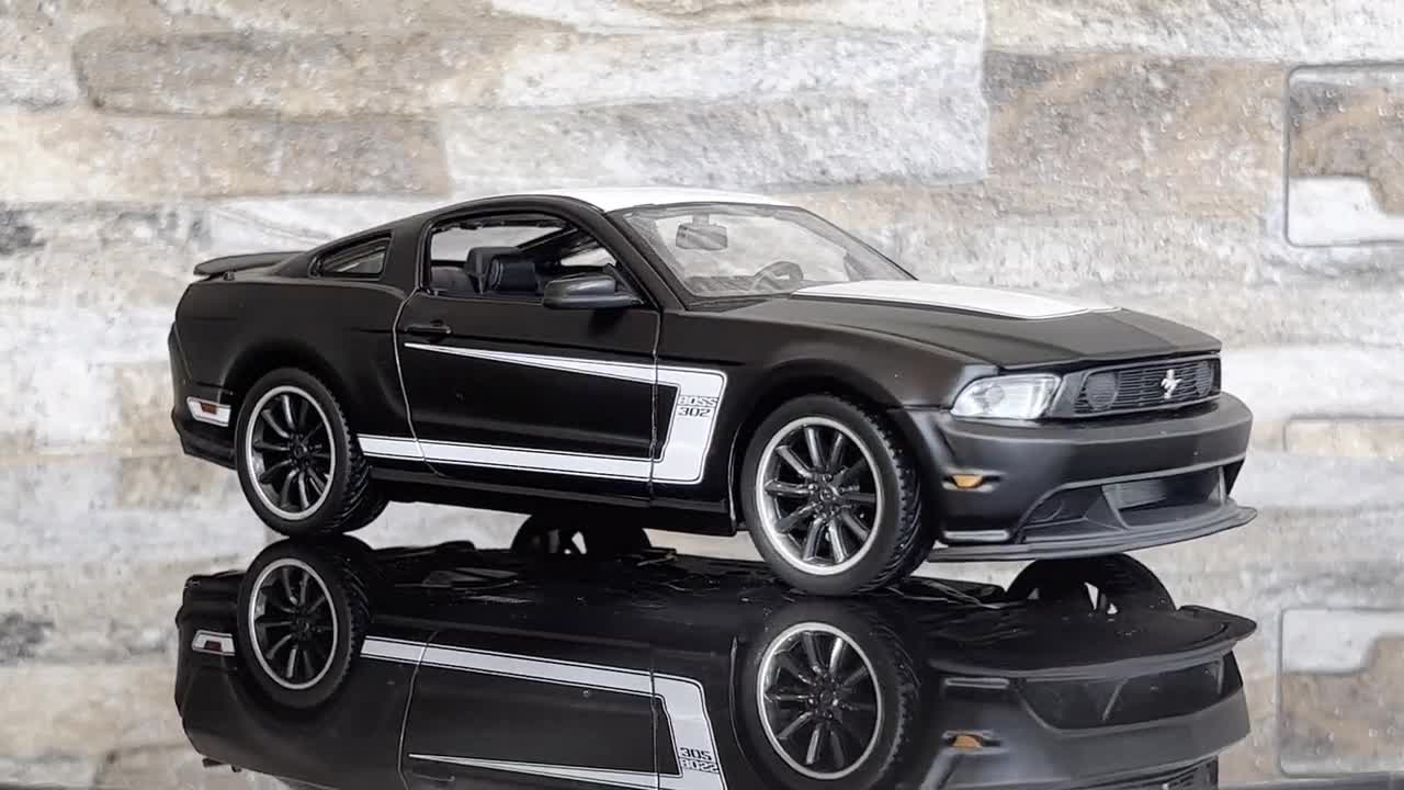 【Maisto】1/24 Sinoda Boss Mustang (黒) Maisto SE Black Shinoda Boss Ford Mustang 1/24 Scale Die
