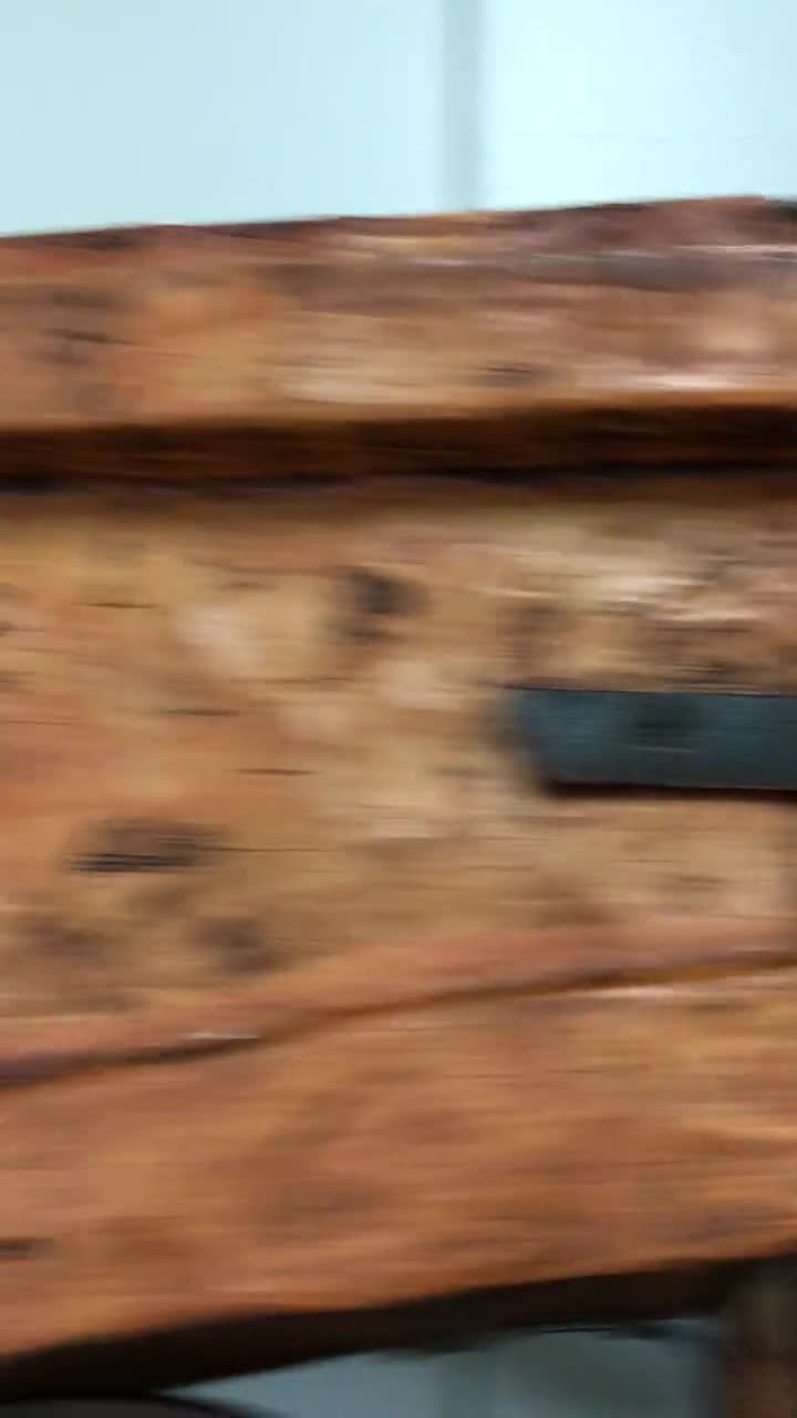 Puerta doble de cedro macizo tallada a mano: Entrada rústica estilo hacienda. video poster
