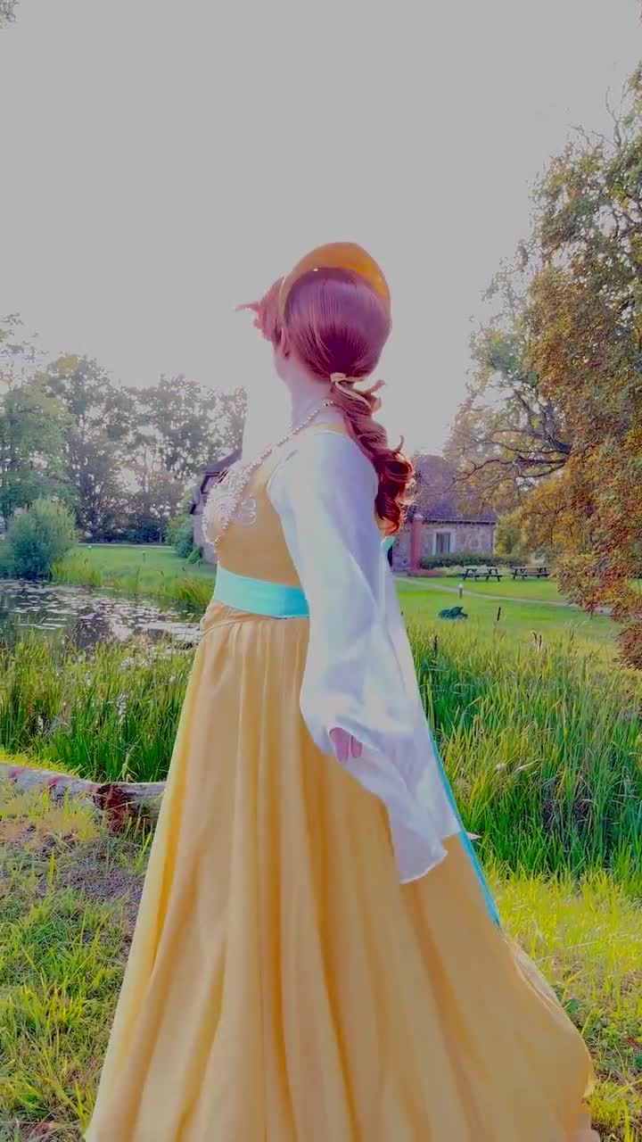 アナスタシア姫のコスプレドレス：ゴールデンイエロー、刺繍入り