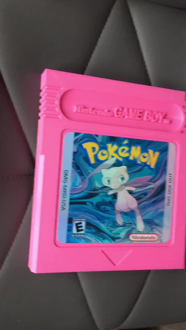ポケモン ミュウ、巨大サイズの任天堂ゲームボーイ ピンク