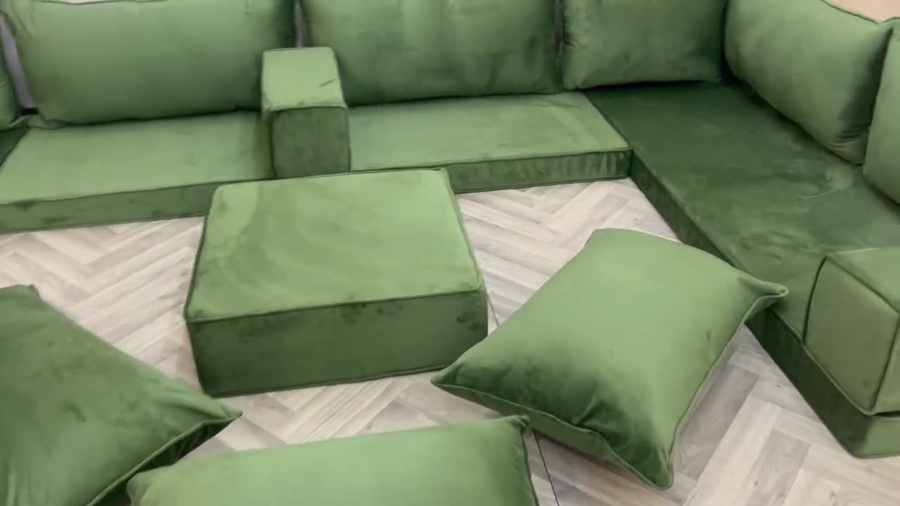 U字型グリーンベルベットフロアソファ：リビングルームセクショナル