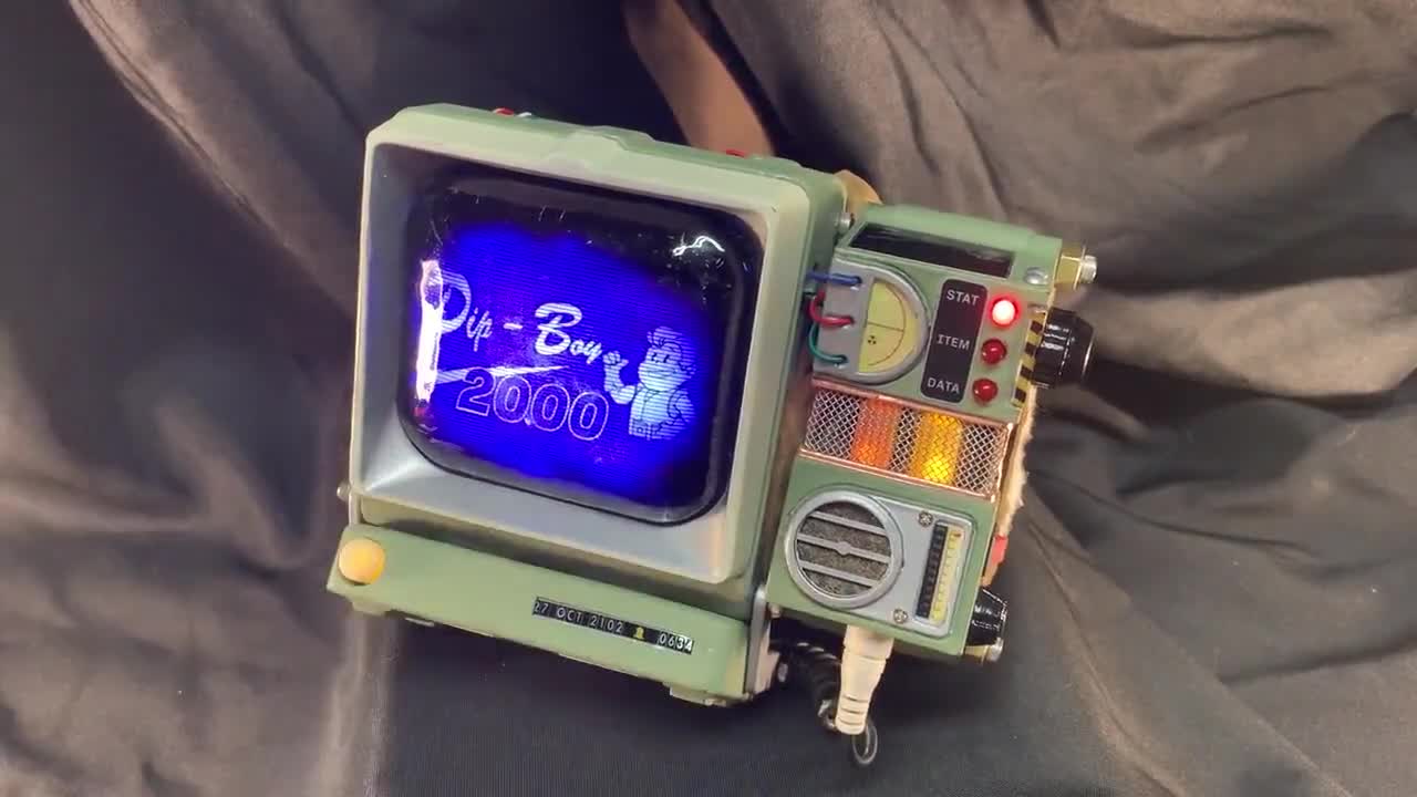 Pip-Boy 2000 Mk VI 76v2 van MEMprops video poster
