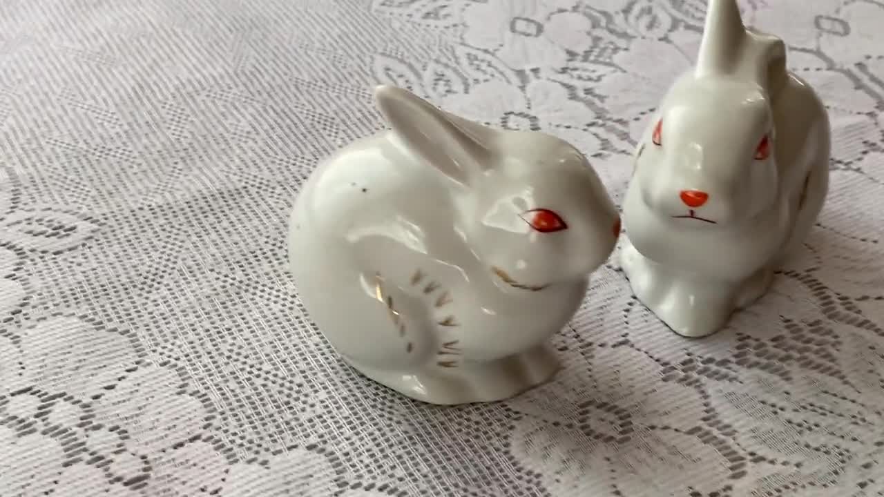 ソビエトの磁器のウサギの置物 2 体セット、ビンテージのウサギ