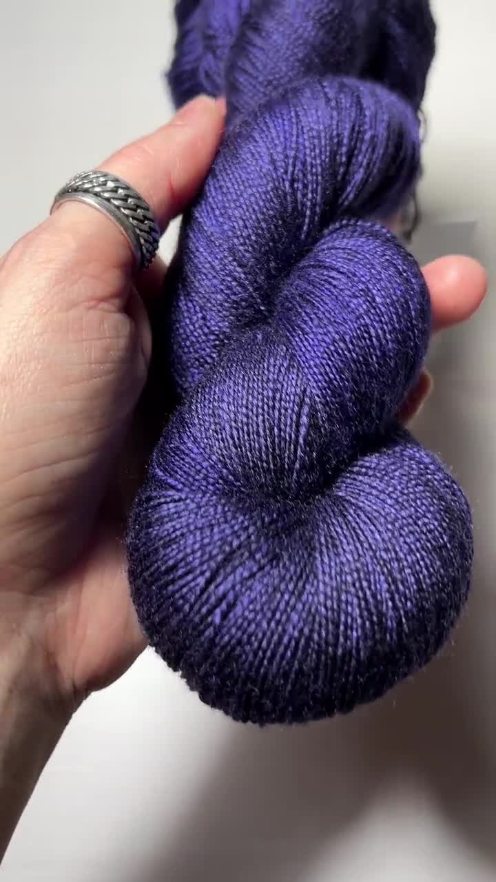Königin Der Nacht - Silk / Merino Lace Yarn Superwash - Hand Dyed