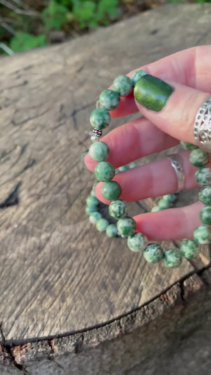 Bracciale Rigido in Vera Pietra di Giada Verde Naturale Naturale Intagliato  a Mano con ciondoli Accessori per Gioielli Amuleto Moda per Uomo Donna  Regali di Fortuna-Verde : : Moda