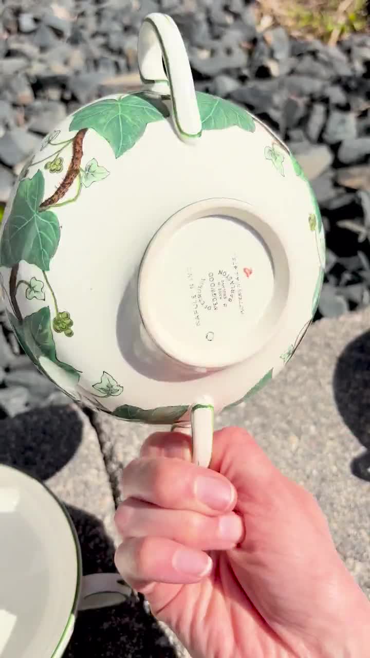 Wedgwood Napoleon Ivy Double Handled Soup Cup/ Bowls, Green Rimmed