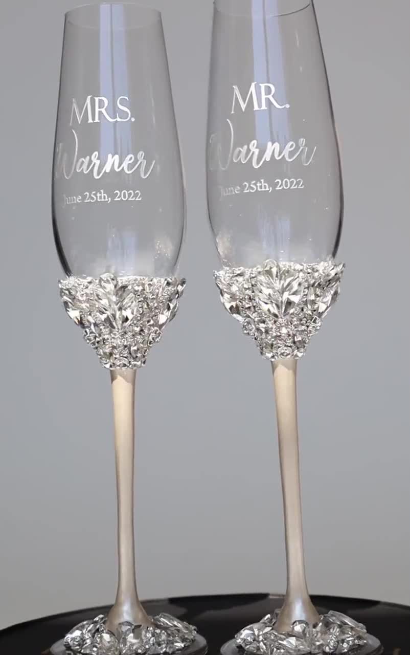  Juego de 2 copas de champán personalizadas para boda grabadas  en vidrio personalizado - Bride & Groom's Wedding Toast : Hogar y Cocina