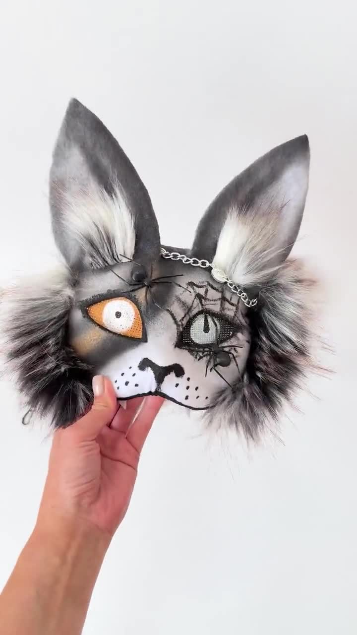 蜘蛛のアクセサリー付きグレーのハロウィン猫マスク | ふわふわの尻尾