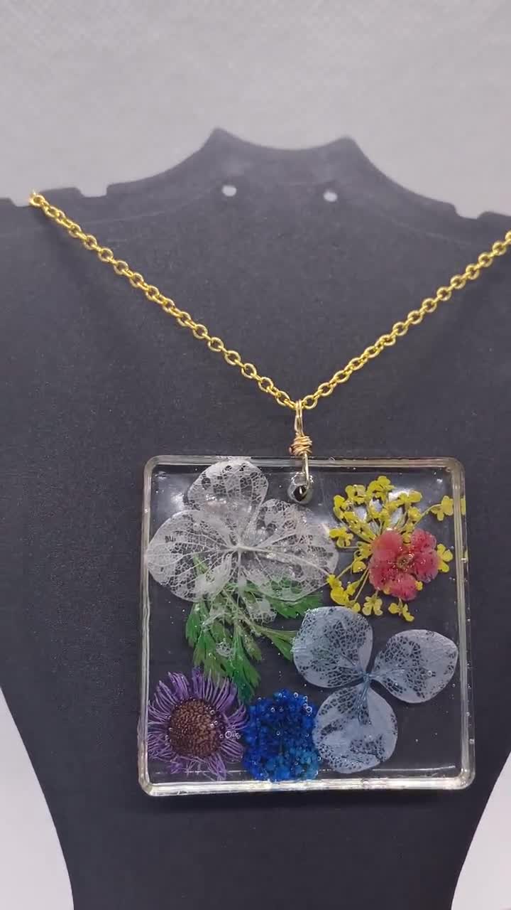 本物の押し花ドライフラワーをスターリングゴールドの18インチチェーン