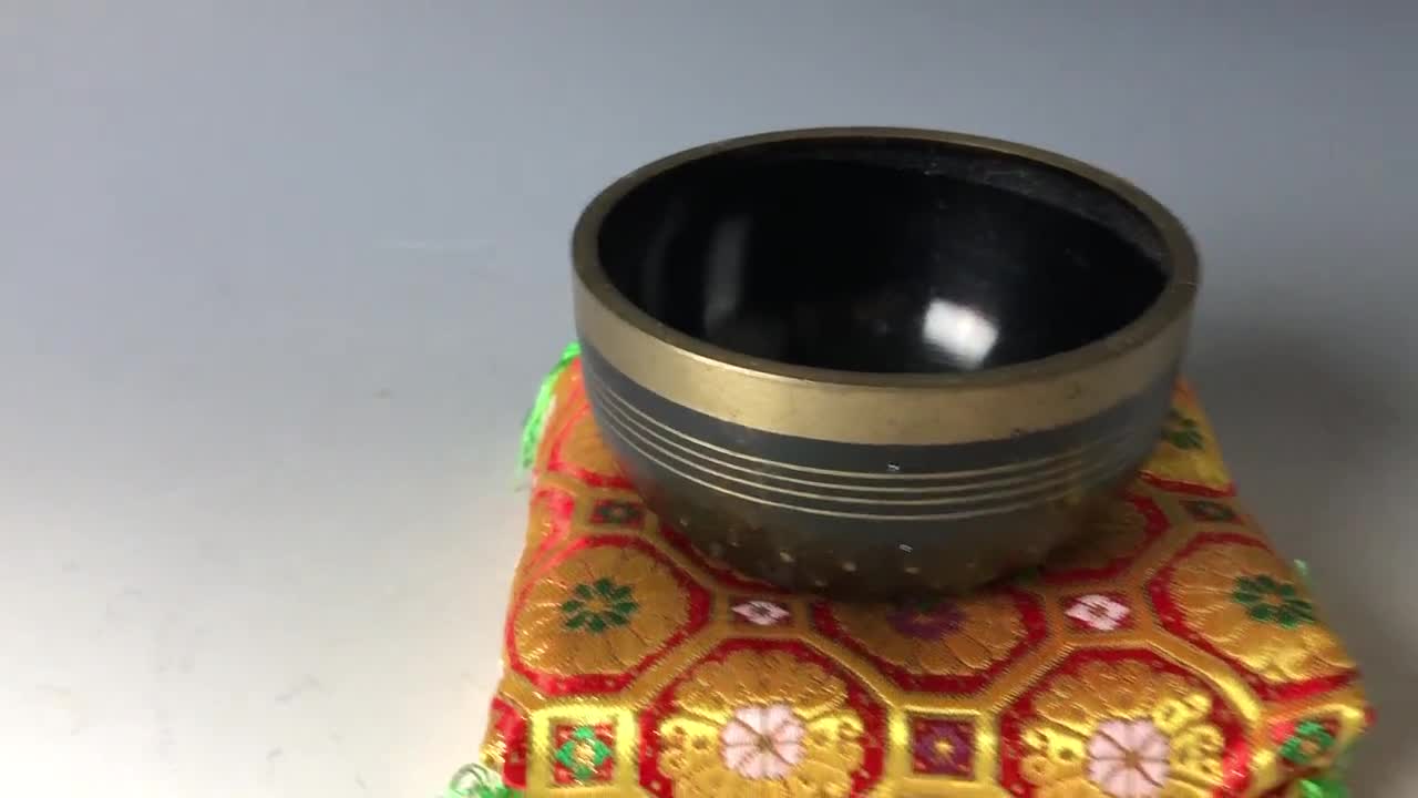Japanese Orin Singing Bowl Set for Meditation With Cushion