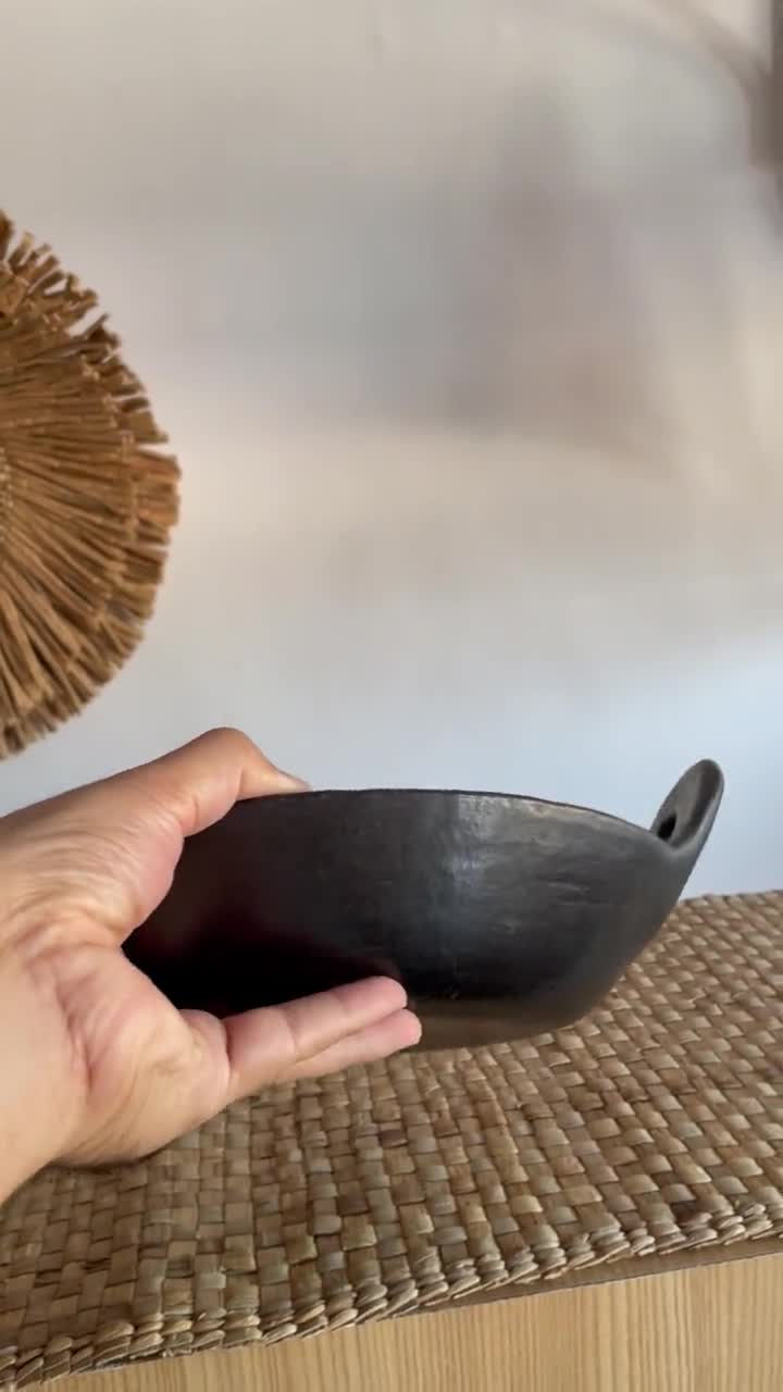 Sartén Kadhai Longpi de cerámica negra con asas laterales dobles: utensilios de cocina tradicionales artesanales video poster