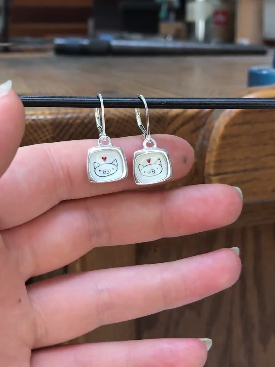 Orecchini pendenti a forma di maialino in argento sterling: chiusura a leva smaltata - Italia