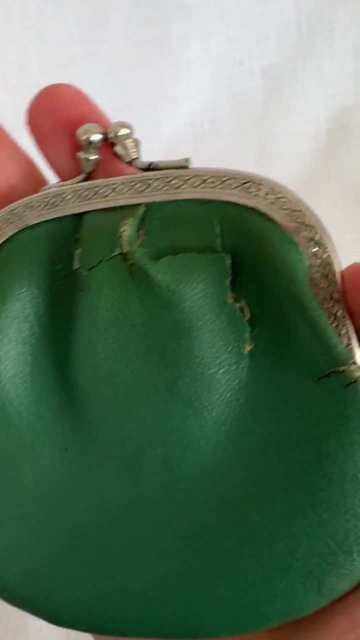Old Green Coin Purse, Vintage 1960 Kiss Lock Wallet, 60s Old Coin