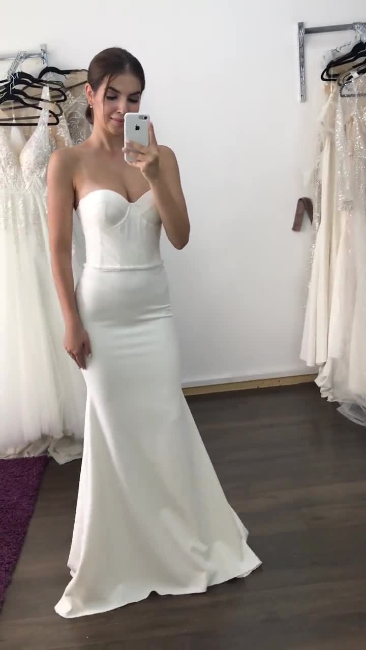 Simple Bodycon Wedding Dress in Crepe With Detachable Tulle Train