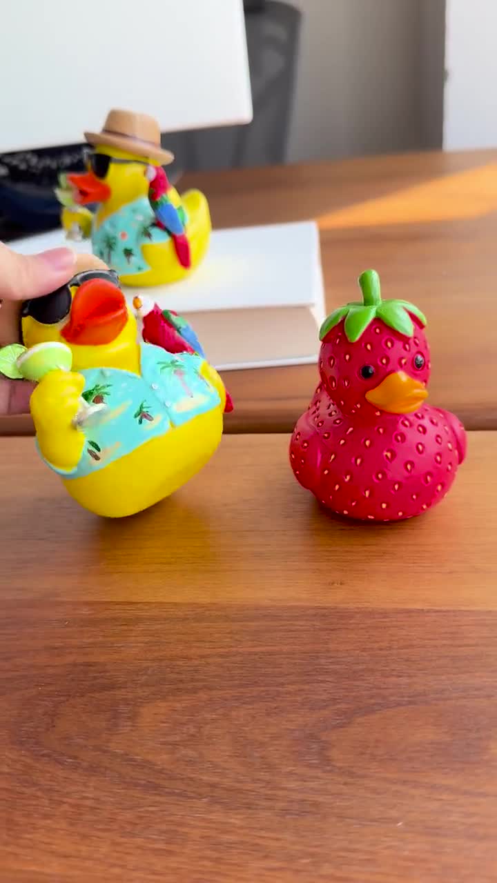 ジミー・バフェットへのオマージュとして作られたアヒルの置物