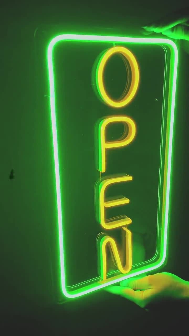 Insegna aperta e insegna luminosa al neon | Foto Gratis