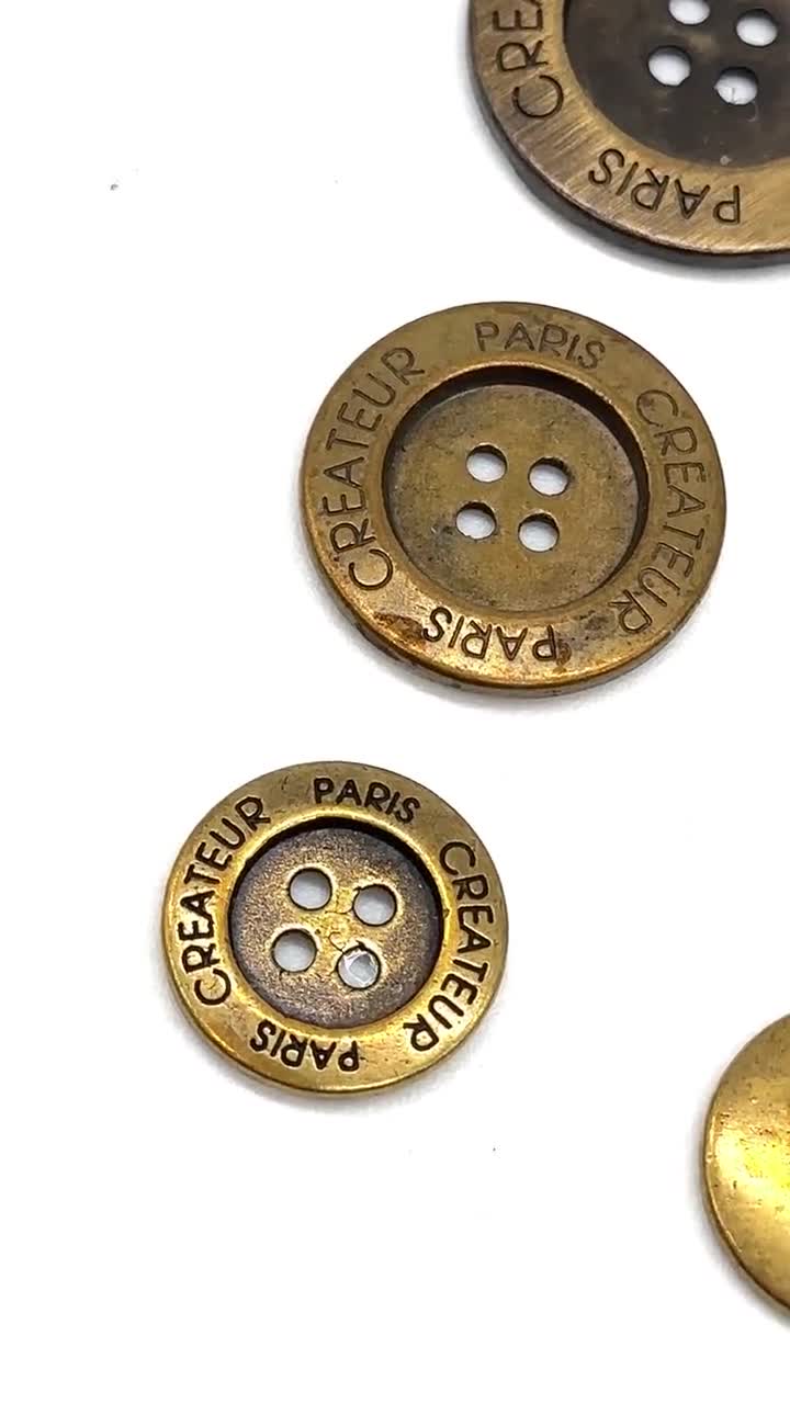 9 boutons ancien probablement époque louis xvi