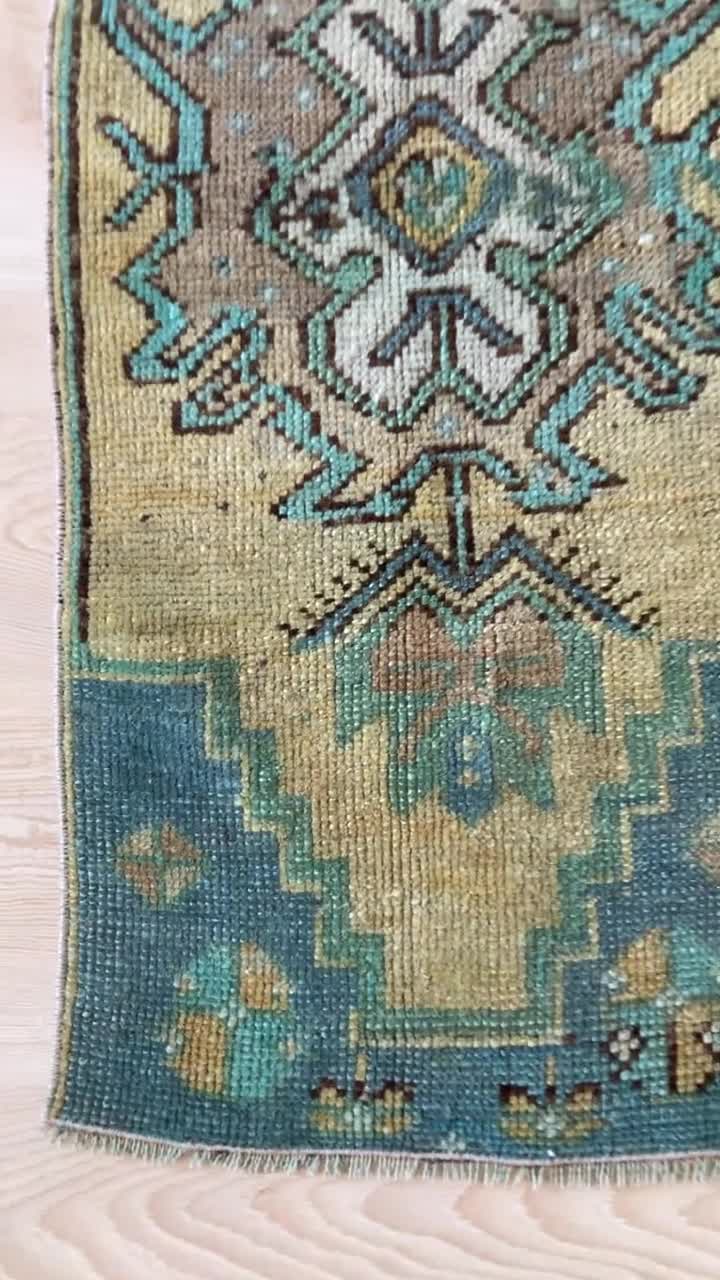 小さな黄色のラグ、ヴィンテージのミニラグ、トルコラグ、ボヘミアン