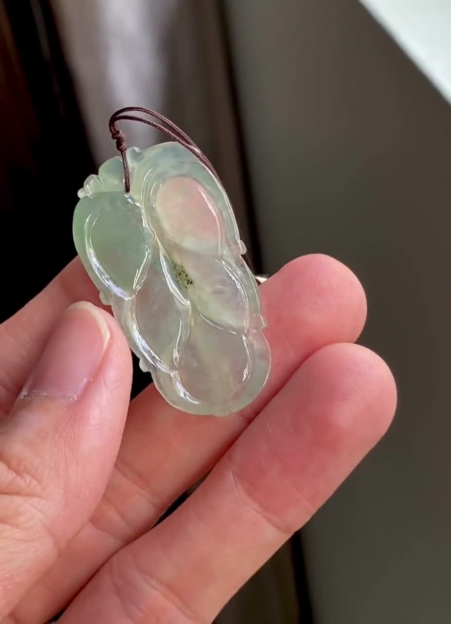 ICY リーフ ジェイド ペンダント 非常に透明で淡い青みがかった