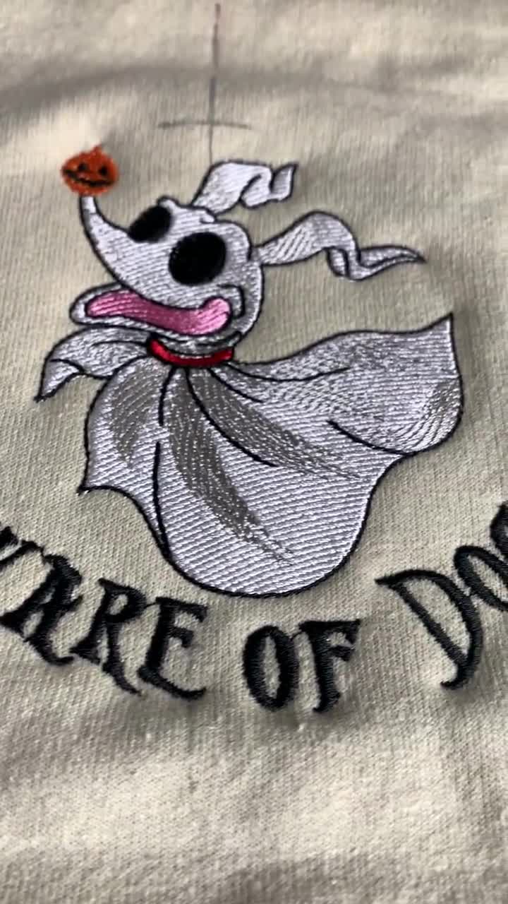 Suéter y camiseta bordados de Pesadilla antes de Navidad Zero, suéter vintage de Halloween de Disney, suéter de Halloween de Disneyland, video poster