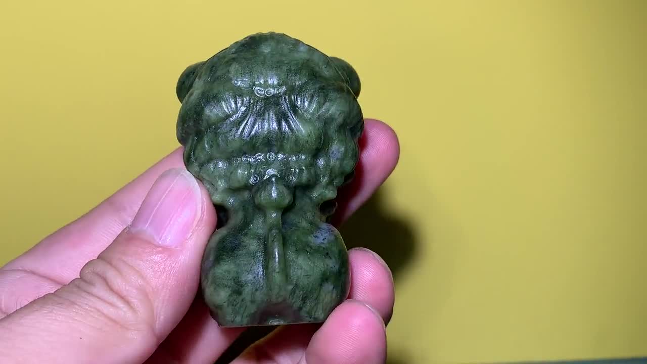 手彫りの緑翡翠の獅子の置物 - クリスタルヒーリングギフト - Etsy 日本