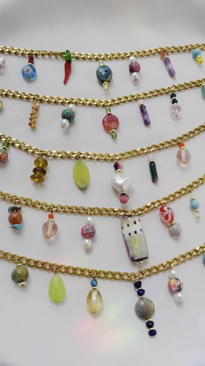 Lot De Colliers Perles Et Sautoir Avec Gourmette Breloques - Occasion, Très Bon état - Bijoux Fantaisie