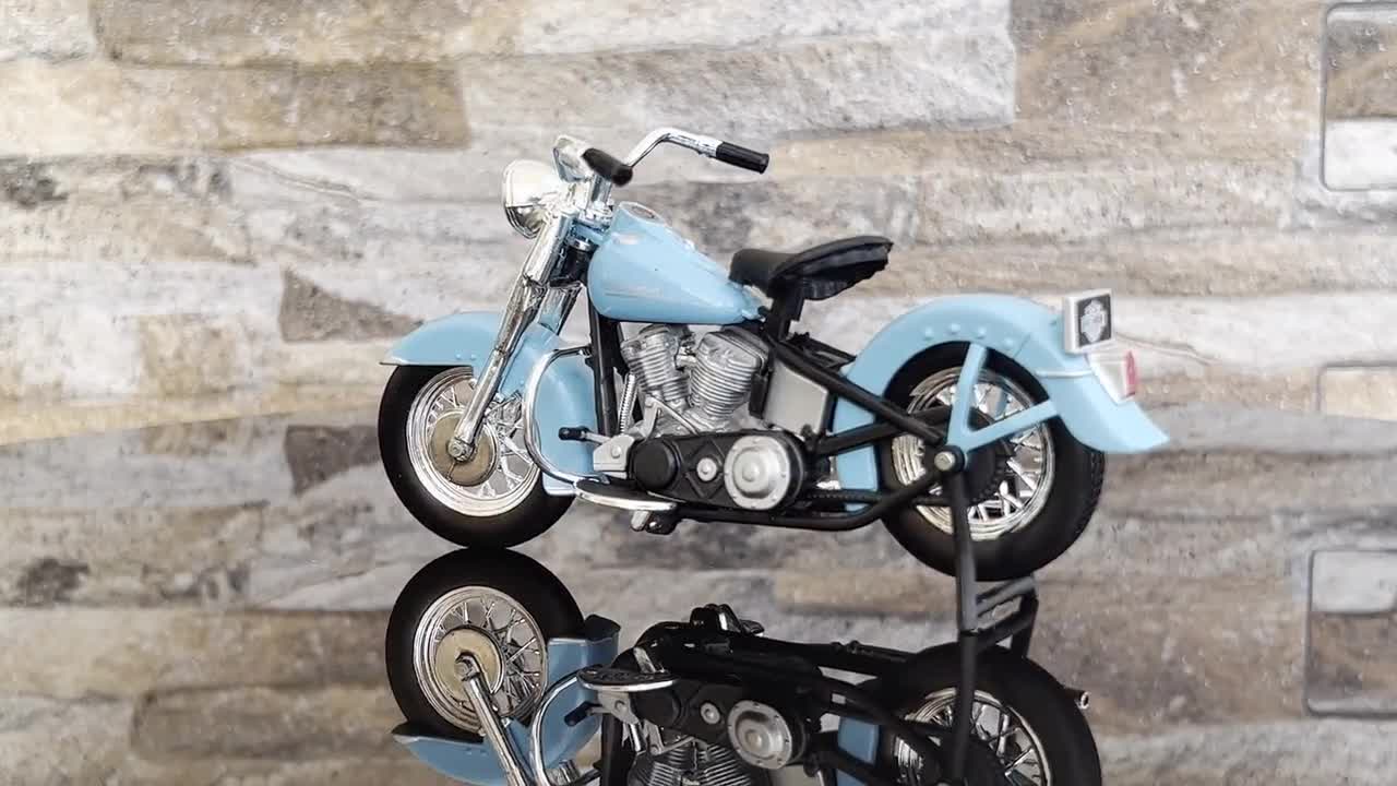 ハーレーダビッドソン 1953 FL ハイドラ グライド、スケール 1/18
