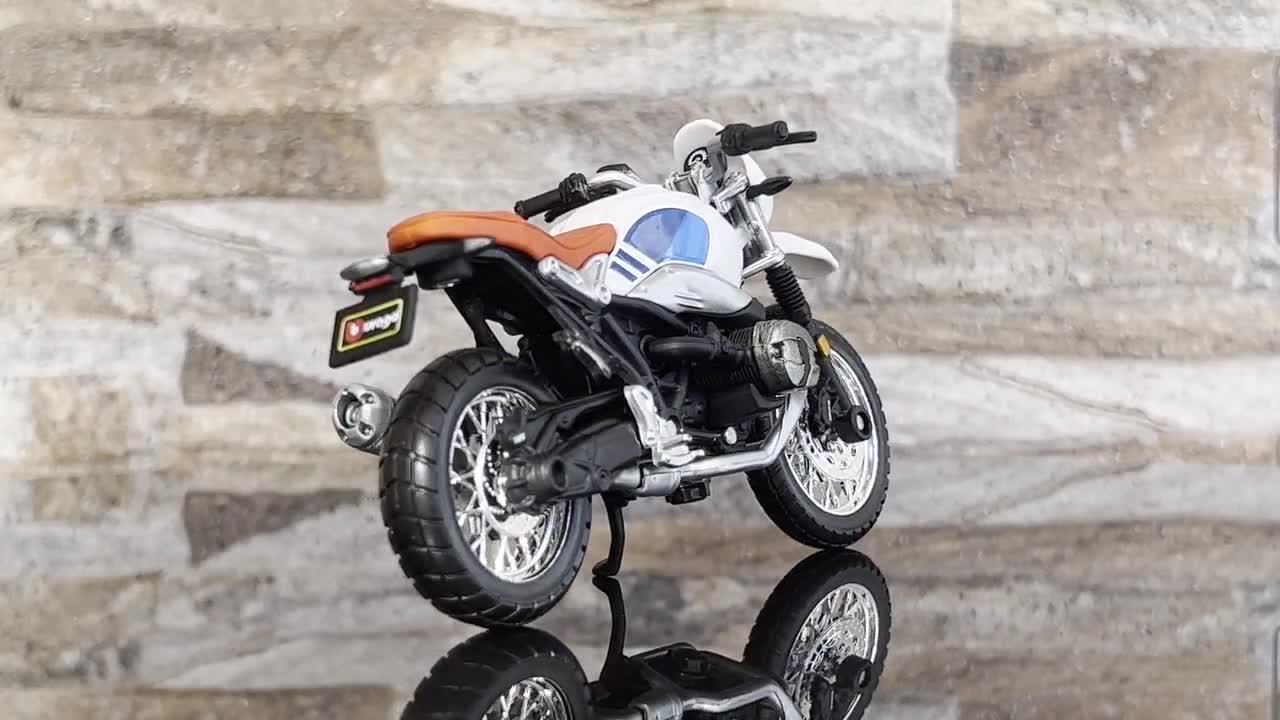 に適合する RナインTスクランブラー 合金製レーシングバイクモデル