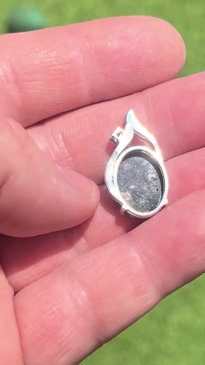 本物の月の隕石ペンダント：スターリングシルバーのムーンロックと