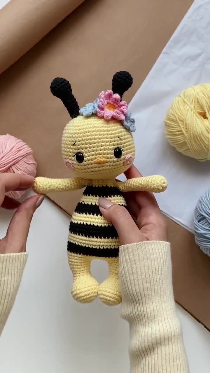 PDF Lily the Bee/crochet Pattern in English/digital PRODUCT 