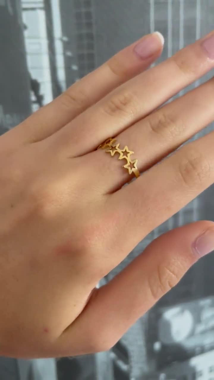 Mini Star Ring in Gold