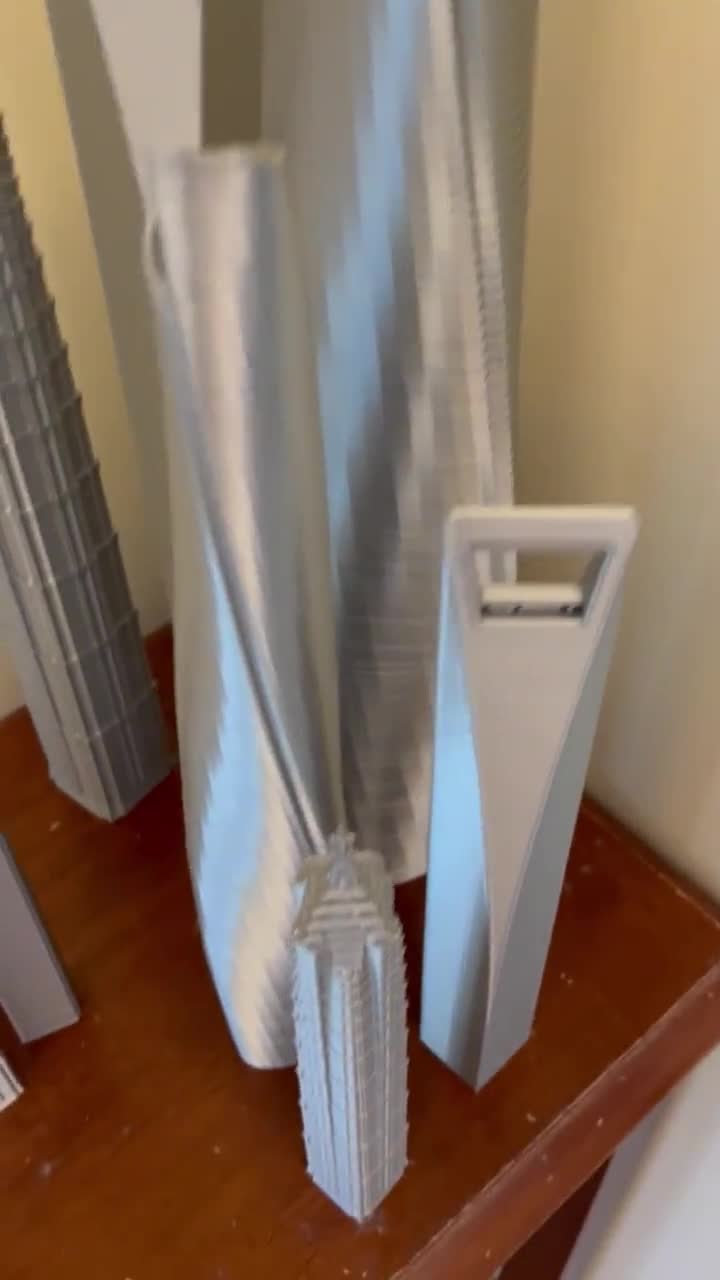 極上塔　高さ約33㎝/168g 東Y7-0822① 上海タワー、中国で最も高い超高層ビル 2025