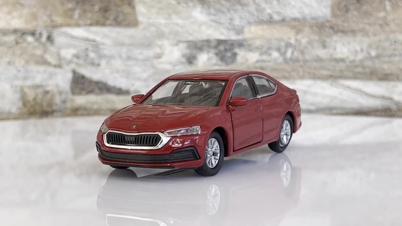 Skoda Karoq Modellino Auto 1:43, Colore Rosso Velvet, Accessorio Originale Skoda, Simba Dickie Group