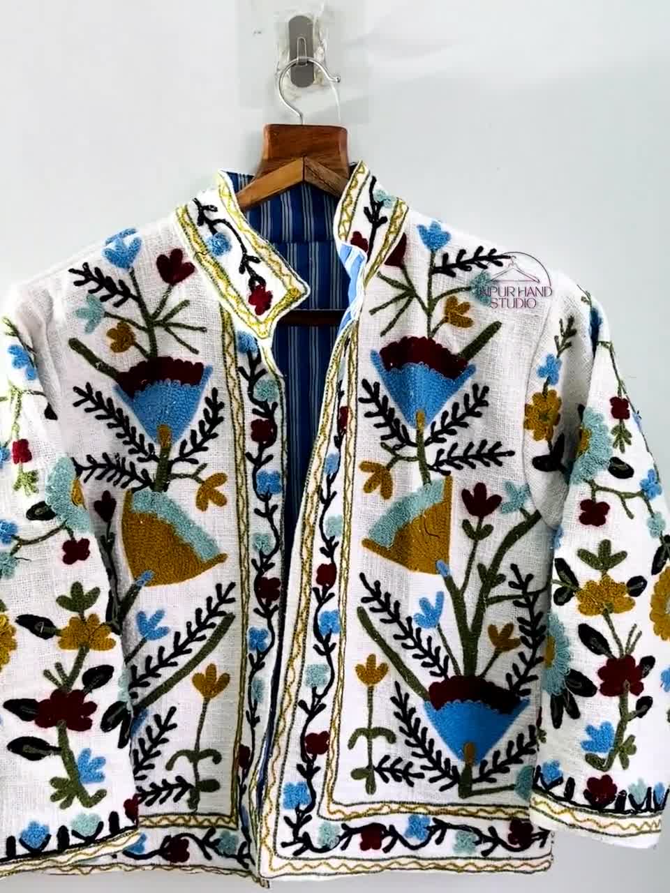 Chaqueta bordada Suzani hecha a mano: abrigo de invierno de algodón indio video poster