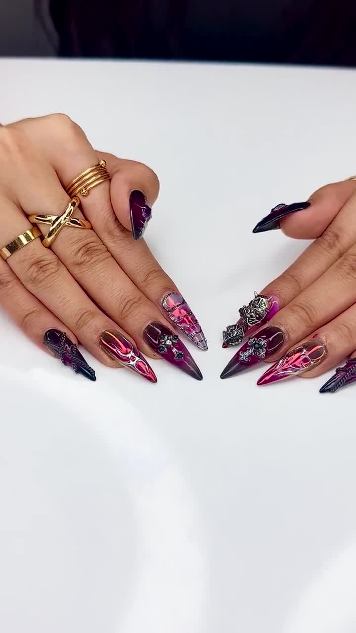 ゴシッククロームクロスプレスオンネイル | Y2Kエッジフレイムネイル