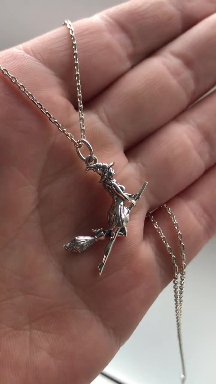 Sfondo Strega Viola Con Scopa | Vettore Premium - Foto 7