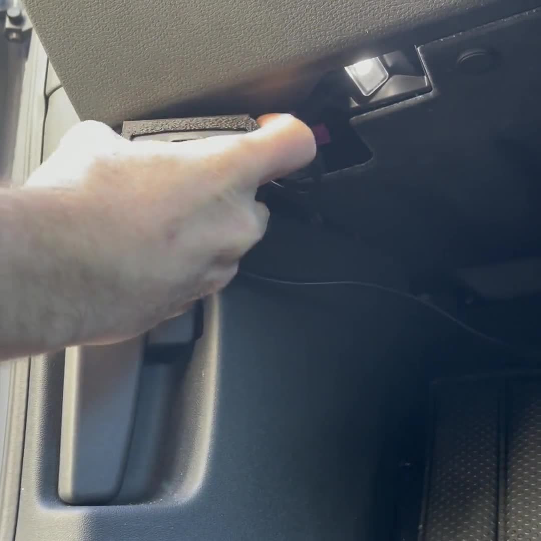 OBD2 Switch Cable Bracket for VW ID.4 video poster