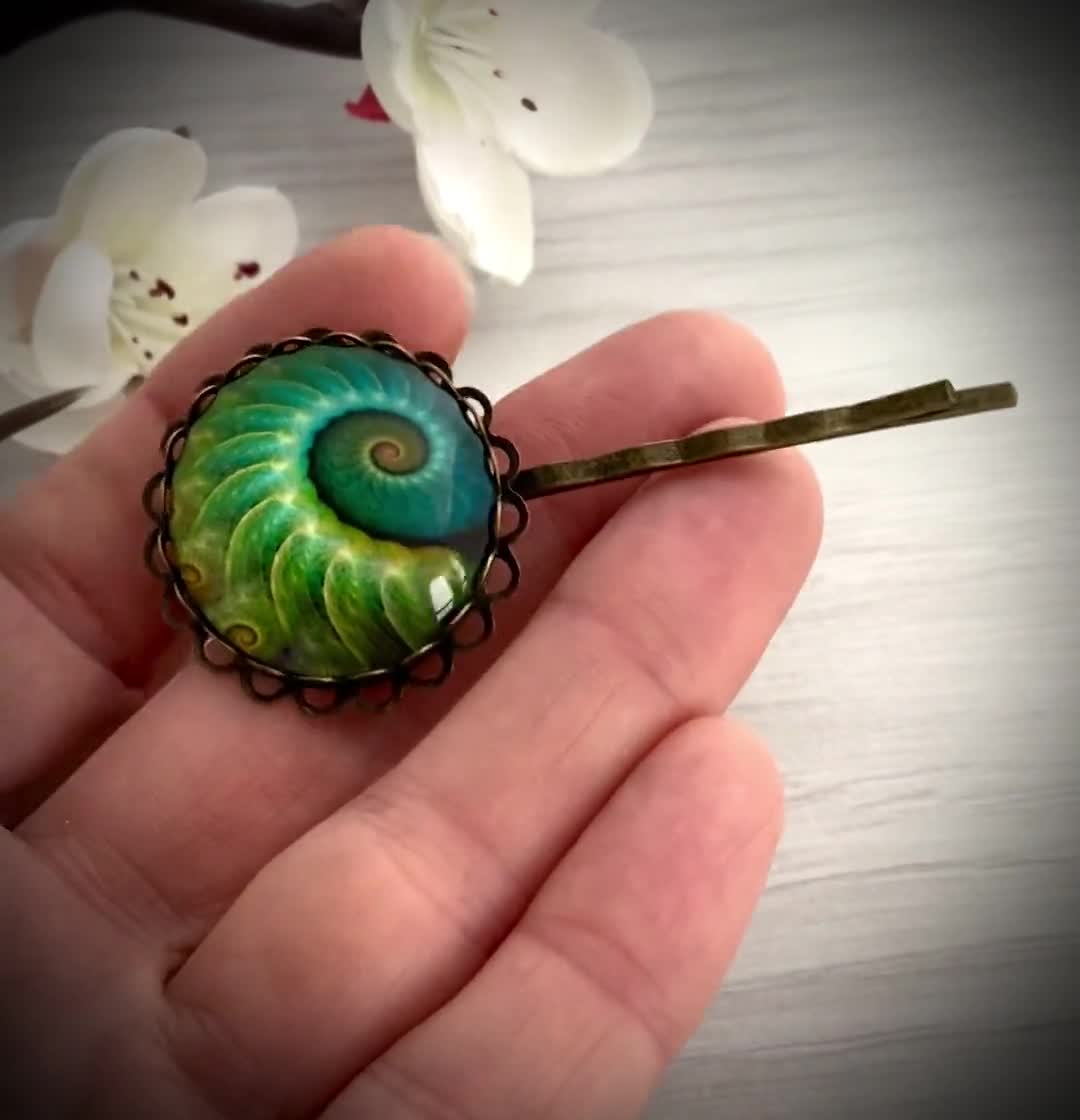 Large Emerald Green Vintage Style Fossil Brooch, Brooches for Women in the  UK, Inexpensive Present, Ammonite Decorative Shawl Pin 