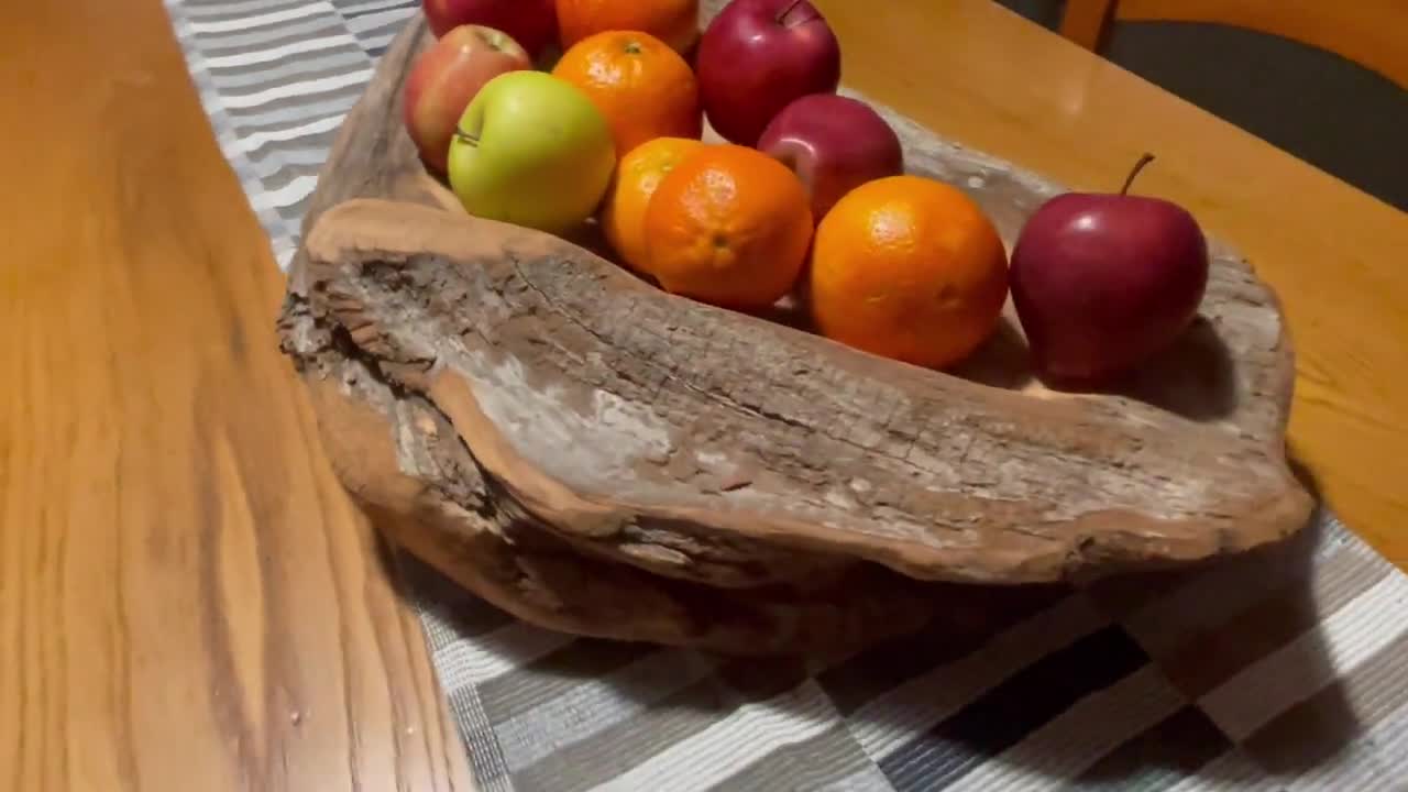 Centrotavola in legno sabbiato, porta frutta, radice di ciliegio, arredo  ecologico, legno satinato, legno grezzo, piatto legno naturale -  Italia