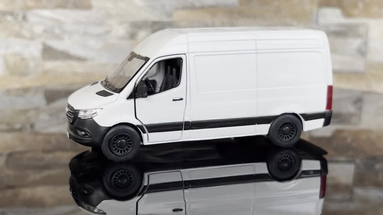 Herpa Mercedes-Benz Sprinter Van 1:87 HO Scale Diecast Dealer Model Auto Car