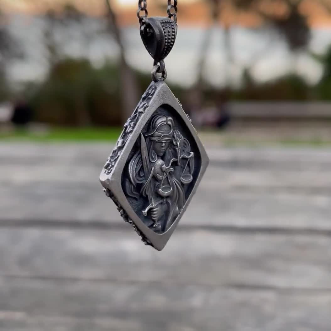 オリジナルSILVERペンダント★ ハンドメイド一点物です。 ハンドメイドの酸化スターリングシルバー製テミスネックレス：正義の