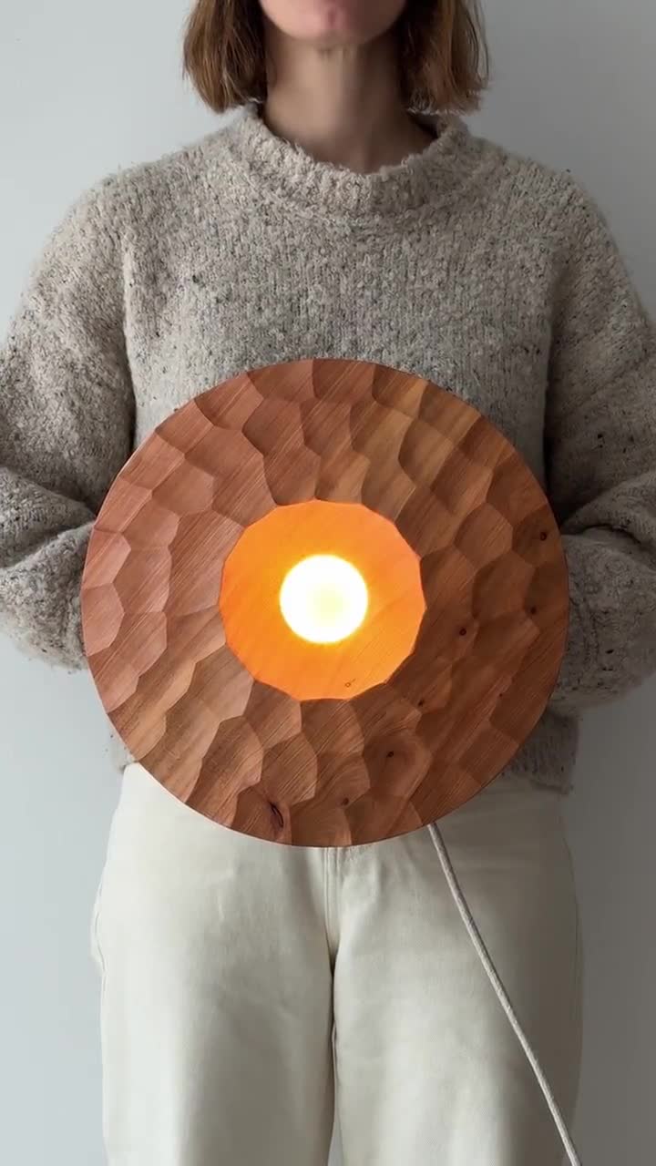 天然杉材ペンダント照明 彫刻シーリングランプ 吊り下げライト