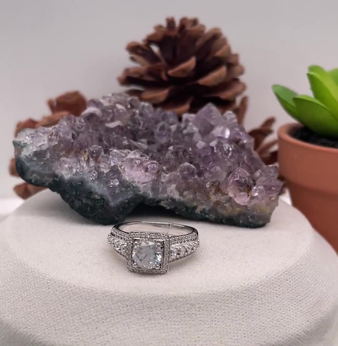 1.68 Carat Round Brilliant Lab Created / Naturel Diamond Engagement Ring Diamond Ring video poster