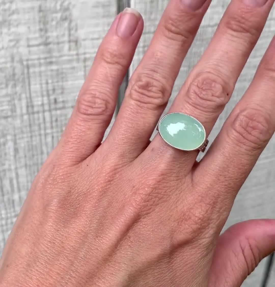 Beautifully Carved Edging 925 Sterling Silver Inlaid Natural Green  Chalcedony Ring - Gemstone Rings