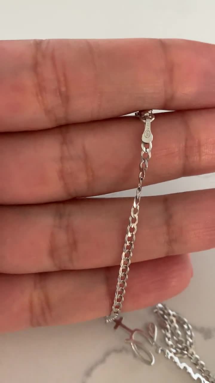 Pulsera de Primera Comunión Personalizada en Oro de 14K, Pulsera con Nombre Personalizado, Joyería de Primera Comunión, Regalo de Confirmación para Ahijada video poster