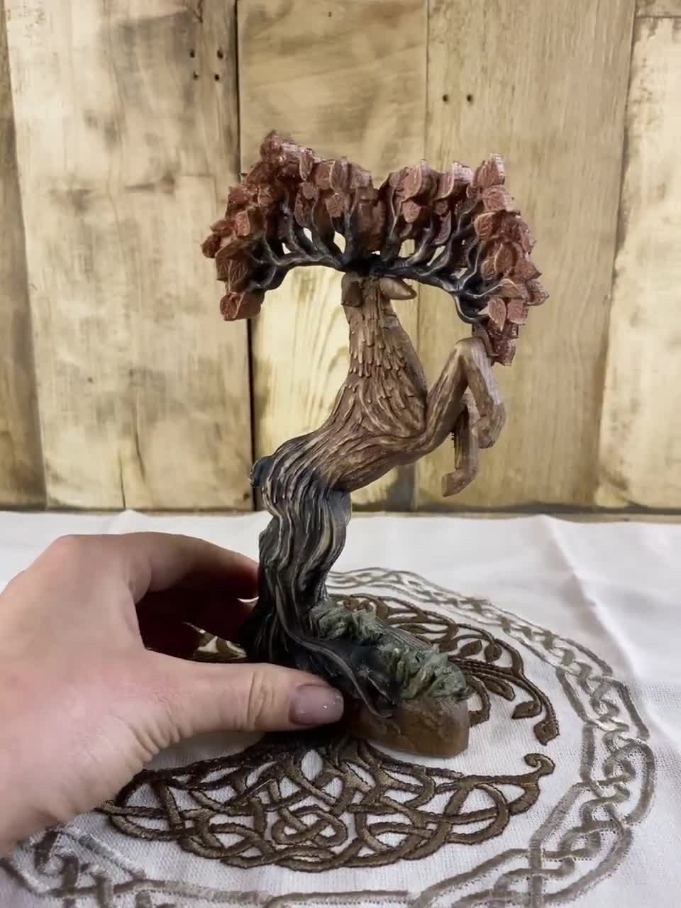 木製の木の鹿の像：異教の北欧の装飾の神秘的な動物 - Etsy 日本